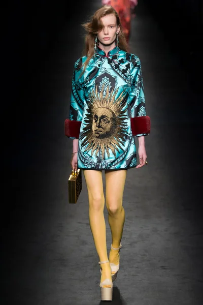 Look 15